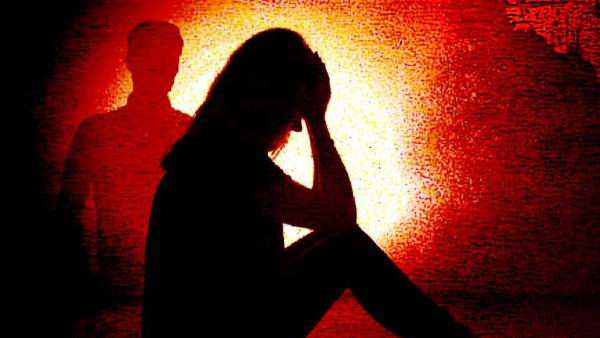 father-phsical-assault-with-minor-daughter-and-born-child-left-at-railway-station-at-up father-phsical-assault-with-minor-daughter-and-born-child-left-at-railway-station-at-up