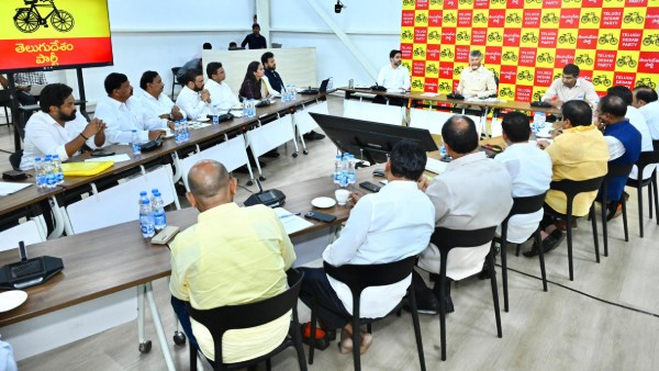 Chandrababu expresses concern over politics with ys jagan in tdp parliamentary meet Chandrababu expresses concern over politics with ys jagan in tdp parliamentary meet