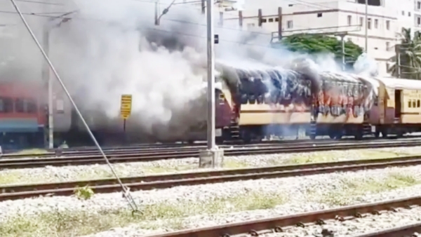 Major Fire Breaks Out at Tirupati Railway Station in Two Coaches of Hisar-Tirupati Train Major Fire Breaks Out at Tirupati Railway Station in Two Coaches of Hisar-Tirupati Train