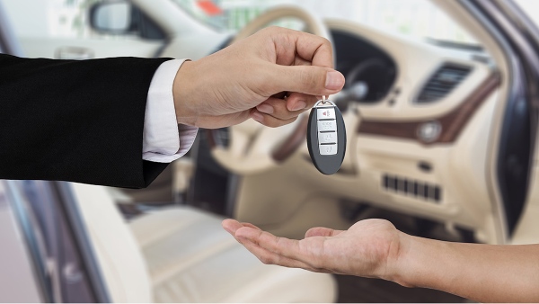 Car Buying Tips 2025 Wait Two Months to Save Lakhs