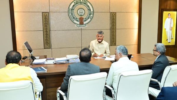 Chandrababu Naidu Orders Live Tracking and Display Boards on Free Buses Travel for Women Chandrababu Naidu Orders Live Tracking and Display Boards on Free Buses Travel for Women