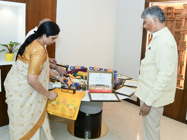 AP govt key decision over handloom weavers support Details here