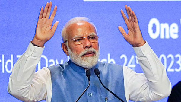 Actor Prakash Raj Contrasts His Education with PM Modi s Degree Controversy Actor Prakash Raj Contrasts His Education with PM Modi s Degree Controversy