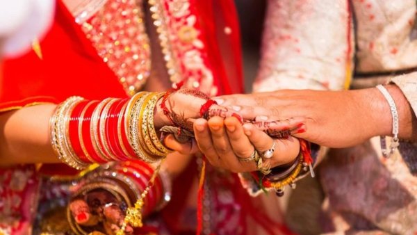 maharashtra-women-caught-by-polce-while-ready-for-9th-marriage maharashtra-women-caught-by-polce-while-ready-for-9th-marriage