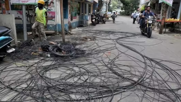 telangana-government-decides-to-remove-internet-and-tv-cables-on-electricity-poles telangana-government-decides-to-remove-internet-and-tv-cables-on-electricity-poles