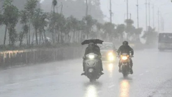In the wake of heavy rainfall the Krishna Godavari and Tungabhadra rivers are flowing fiercely In the wake of heavy rainfall the Krishna Godavari and Tungabhadra rivers are flowing fiercely