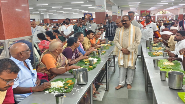 TTD EO inspected the Tirumala Annprasadam Complex to check free meals being served to the devotees
