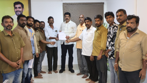 auto drivers call for chalo Vijayawada on sept 19 over 25k compensation in wake of free bus scheme