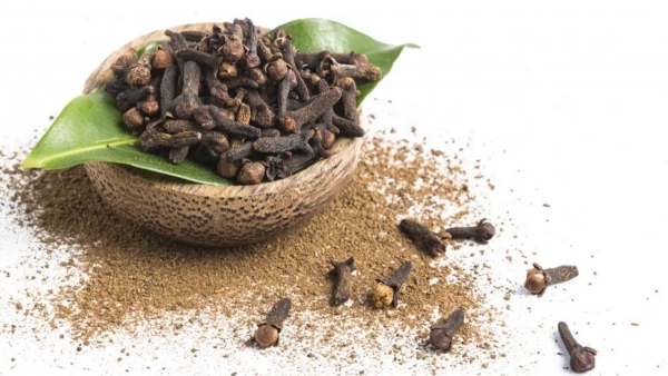 Why Doctors Recommend Chewing 2 Cloves After Dinner for Better Health