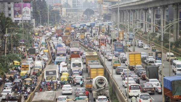 Gridlock Grips Bengaluru Yellow Line Metro Fails to Ease Traffic Woes Gridlock Grips Bengaluru Yellow Line Metro Fails to Ease Traffic Woes