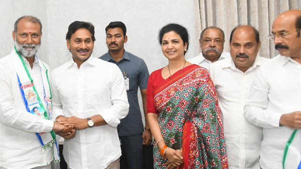 ys jagan 2 0 kickedoff yemmiganur tdp bjp leaders join ysrcp