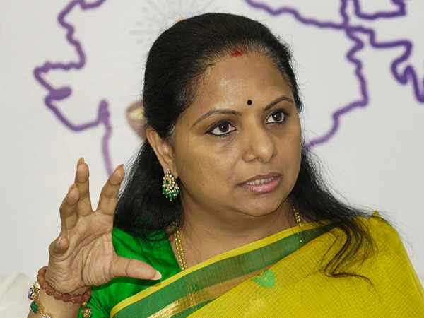 kcr-suspends-mlc-kavith-from-brs-amid-latest-controversial-comments