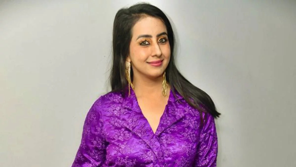 Bigg Boss 9 Telugu Bujjigadu Actress Sanjana Galrani Enters the House Adding More Glamour