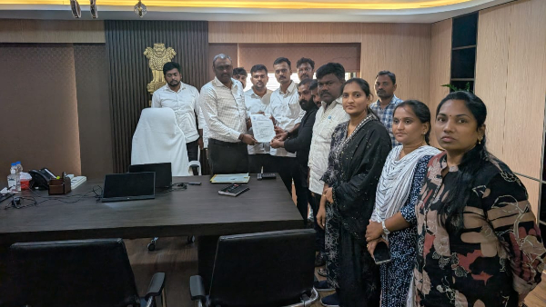 ap village ward secretariat employees protests notice to government over pending demands