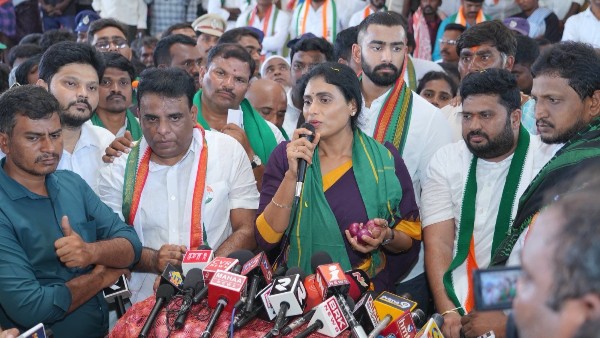 YS Sharmila Proclaims Son Raja Reddy as YSR s Political Successor Hits Back at YSRCP