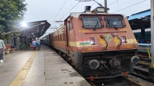 Special trains from in this route to clear passanger rush