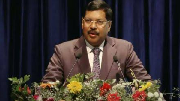 Supreme Court in Turmoil as Lawyer Tries to Assault CJI Cries Sanatan Ka Apman Supreme Court in Turmoil as Lawyer Tries to Assault CJI Cries Sanatan Ka Apman