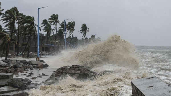 Southwest Bay of Bengal s Low-Pressure System Brings Rain and Thunder to Andhra Pradesh Southwest Bay of Bengal s Low-Pressure System Brings Rain and Thunder to Andhra Pradesh