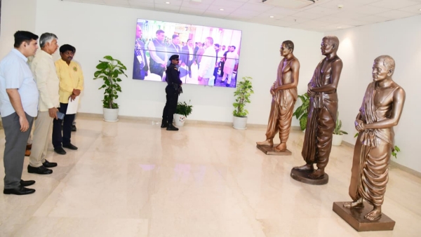 Naidu s Nod to Legacy CM Inspects 58-Foot Potti Sriramulu Statue Models at Amaravati s Smriti Vanam