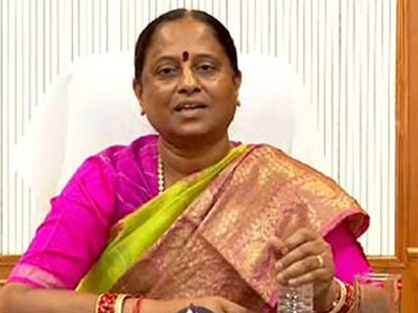 minister konda surekha shock to errabelli swarna on indiragandhi vardhanti minister konda surekha shock to errabelli swarna on indiragandhi vardhanti