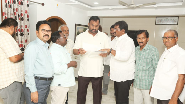 apsrtc employees union demands government to clear rs 360 dues for stree shakti scheme