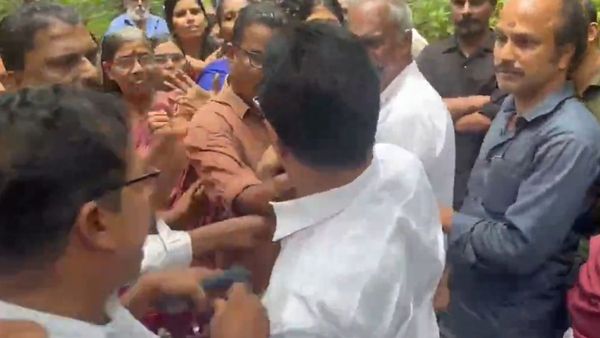 kerala-mla-attacked-at-angawadi-inauguration-in-kerala kerala-mla-attacked-at-angawadi-inauguration-in-kerala