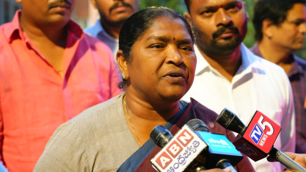 Minister Seethakka s Strong Counter to Harish Rao Prove Cabinet Conflict Minister Seethakka s Strong Counter to Harish Rao Prove Cabinet Conflict