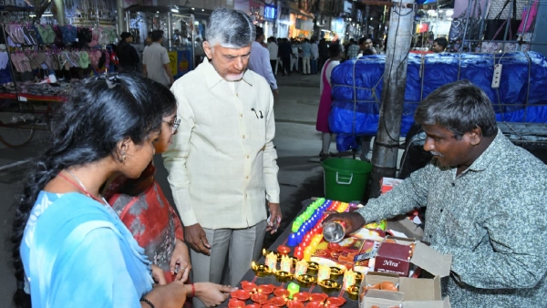 cm-chandrababu-on-vacatin-of-diwali-festival-visited-vijayawada-besant-road cm-chandrababu-on-vacatin-of-diwali-festival-visited-vijayawada-besant-road