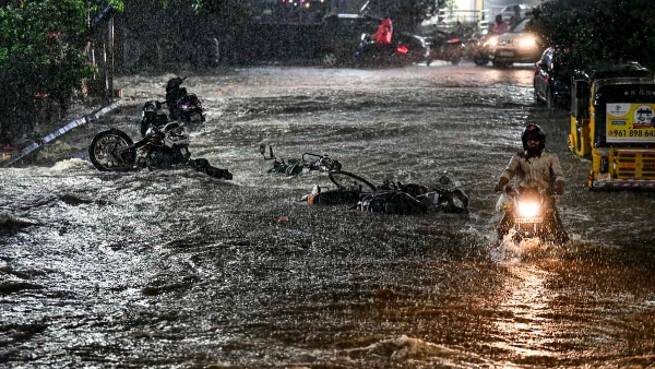 cyclone montha effect Heavy rain warning for these districts in Telangana