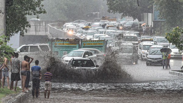imd-alerts-on-heavy-rains-for-in-next-three-days-in-many-districts