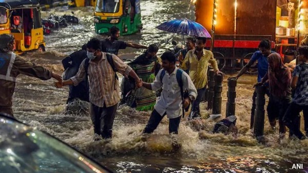 imd-alerts-over-heavy-rains-for-next-four-days-in-many-areas-of-ap-and-telangana imd-alerts-over-heavy-rains-for-next-four-days-in-many-areas-of-ap-and-telangana