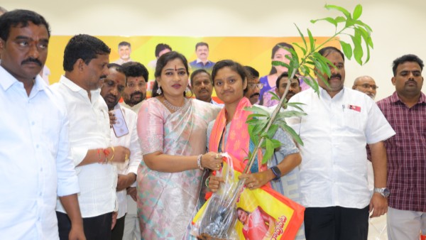 ap home minister anitha felicitates dsc selected teachers in anakapalli district ap home minister anitha felicitates dsc selected teachers in anakapalli district