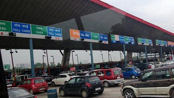 Agra-Lucknow Expressway Goes Toll-Free for Diwali After Bonus Disappointment Agra-Lucknow Expressway Goes Toll-Free for Diwali After Bonus Disappointment