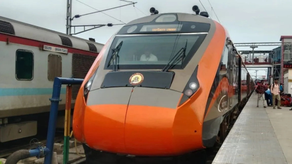 Green signal for Vande Bharat express train from Varanasi to Khajuraho beauty feast in 5 hours Green signal for Vande Bharat express train from Varanasi to Khajuraho beauty feast in 5 hours