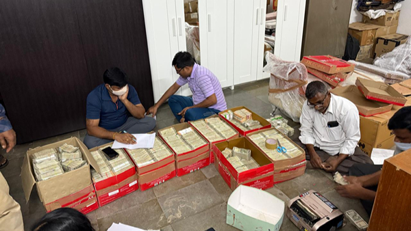 Major Twist in AP Liquor Scam Thieves Rob Accused of 6 Crore Corruption Cash Major Twist in AP Liquor Scam Thieves Rob Accused of 6 Crore Corruption Cash