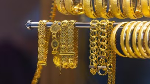 Gold prices are falling today Tuesday 04-11-2025