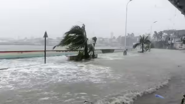 one-million-people-evacuated-to-safer-areas-due-to-phung-wang-cyclone-at-philippines