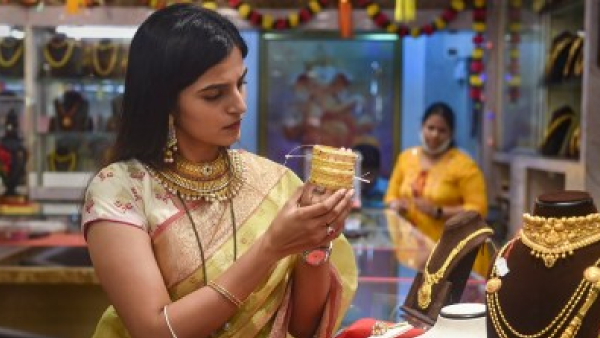 Gold prices increased significantly today Monday 10-11-2025