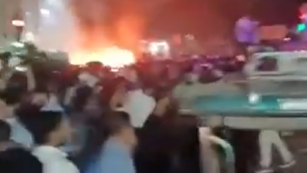Car Fire Erupts Near Red Fort Metro Station Gate No 1 in Delhi Explosion Rocks the Area Car Fire Erupts Near Red Fort Metro Station Gate No 1 in Delhi Explosion Rocks the Area