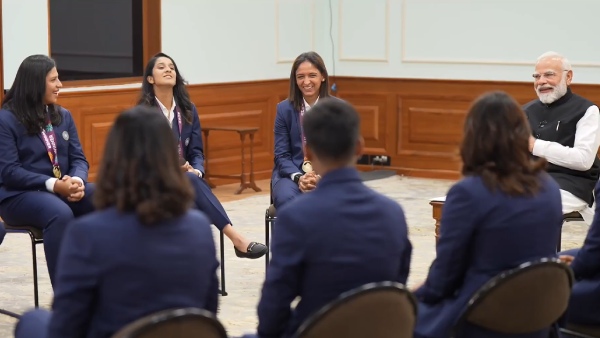 PM Modi Glow Secret Fun Moment with Womens Cricket Team Goes Viral