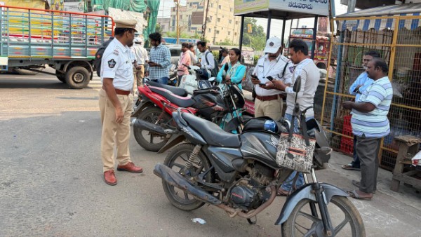 Traffic Challans CM Chandrababu Issues Key Orders to Provide Relief to People Traffic Challans CM Chandrababu Issues Key Orders to Provide Relief to People