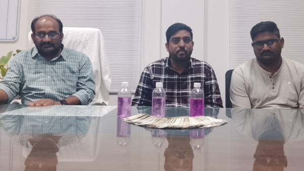 Additional Collector caught taking bribe in hanamkonda Farmers celebrate by bursting crackers Additional Collector caught taking bribe in hanamkonda Farmers celebrate by bursting crackers