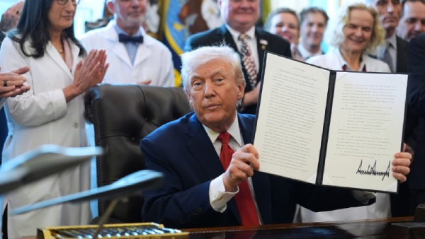 Donald Trump Shocking Move US Suspends Green Card Diversity Lottery Program Donald Trump Shocking Move US Suspends Green Card Diversity Lottery Program