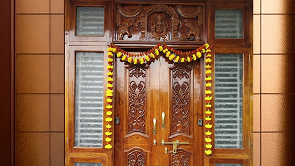 According to Vastu put these marks on the lion s door of the house The headstone will change completely According to Vastu put these marks on the lion s door of the house The headstone will change completely