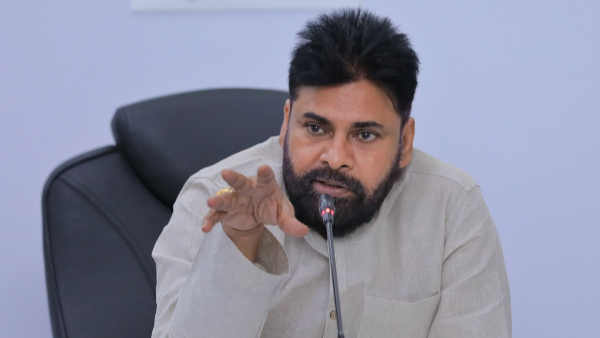 Telangana Minister Komatireddy Warns Pawan Kalyan Retract Remarks or Face Movie Ban Telangana Minister Komatireddy Warns Pawan Kalyan Retract Remarks or Face Movie Ban