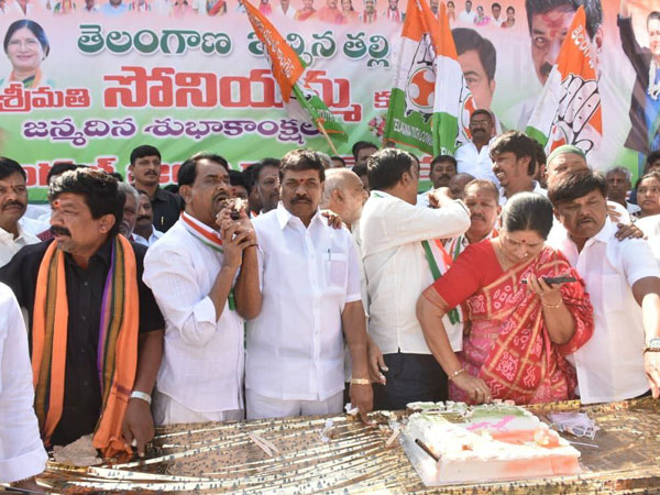 Konda Couple vs warangal District Congress Sonia Gandhi birthday as a witness Konda Couple vs warangal District Congress Sonia Gandhi birthday as a witness