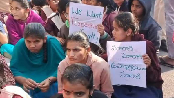 Students protest in Warangal for lecturers causing a traffic jam