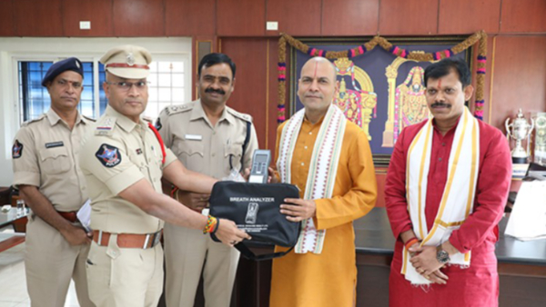 TTD Delivers 20 Breath Analyzing Devices to Tirupati Police TTD Delivers 20 Breath Analyzing Devices to Tirupati Police
