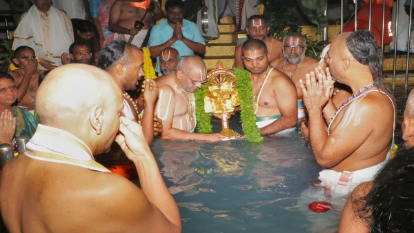 pushkarini-theertha-mukkoti-was-conducted-in-the-tirumala-on-the-occasion-of-vaikuntha-dwadashi pushkarini-theertha-mukkoti-was-conducted-in-the-tirumala-on-the-occasion-of-vaikuntha-dwadashi