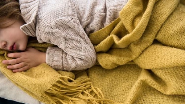 Sleeping with a Sweater in Winter Doctors Warn It Can Disrupt Your Sleep